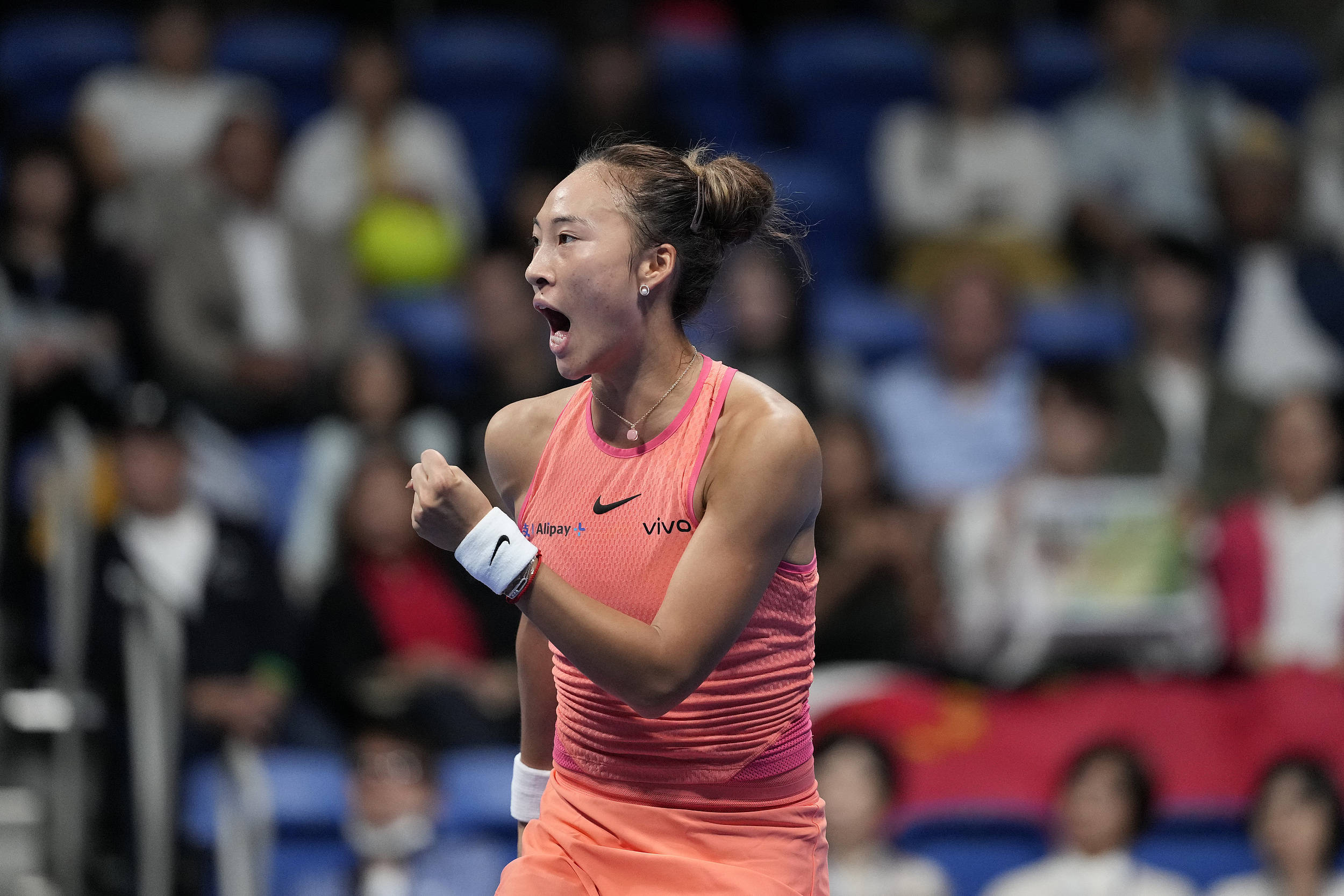 2比0完胜夺冠！WTA500东京站郑钦文决赛战胜肯宁登顶